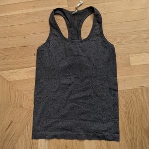 Lululemon Swiftly Tech Racerback sz 6